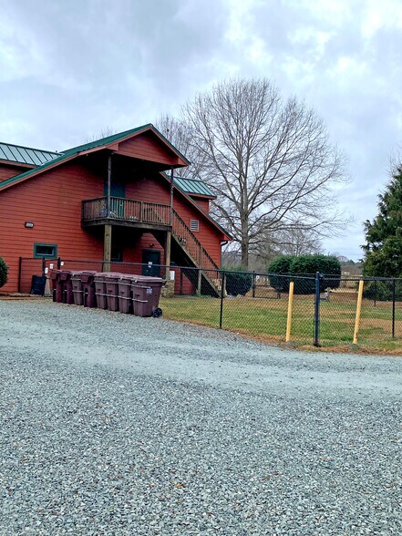 More Photos Of 101 Bahama Rd, Bahama Medical For Sale