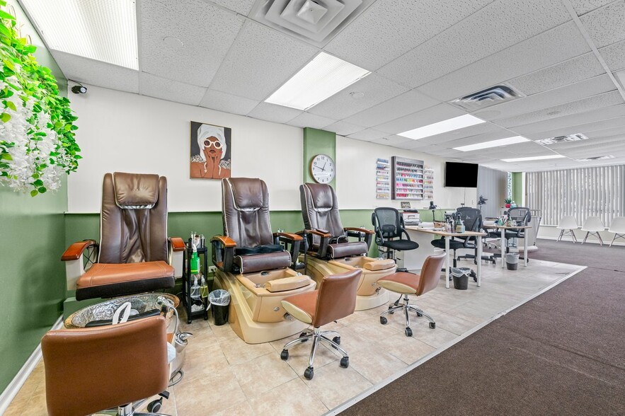 More Photos Of 1104 W Glen Flora Ave, Waukegan Storefront Retail Office For Sale