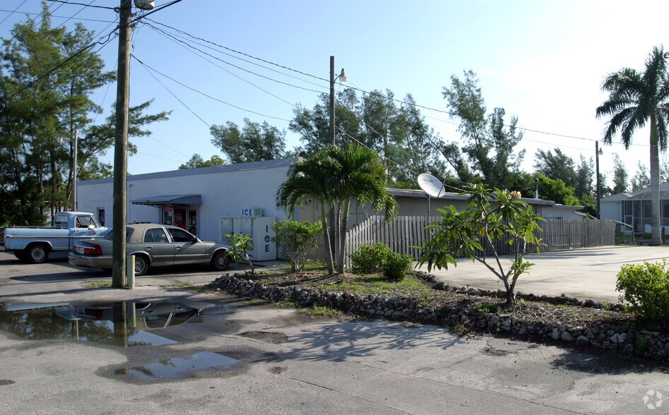 More Photos Of 3324 Stringfellow Rd, Saint James City General Retail For Sale