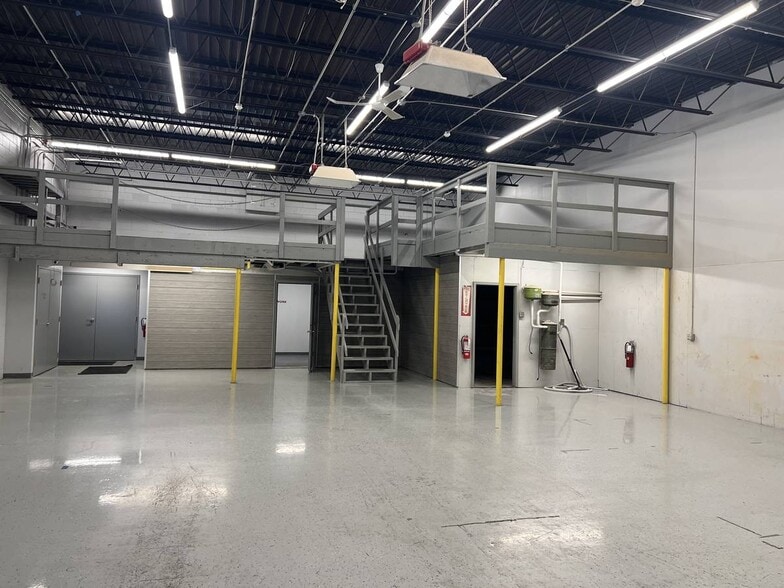 More Photos Of 159 Temple St, Nashua Warehouse For Lease