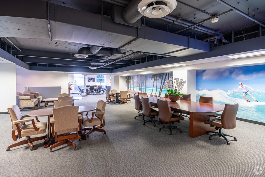 More Photos Of 215 N Marengo Ave, Pasadena Office For Sale