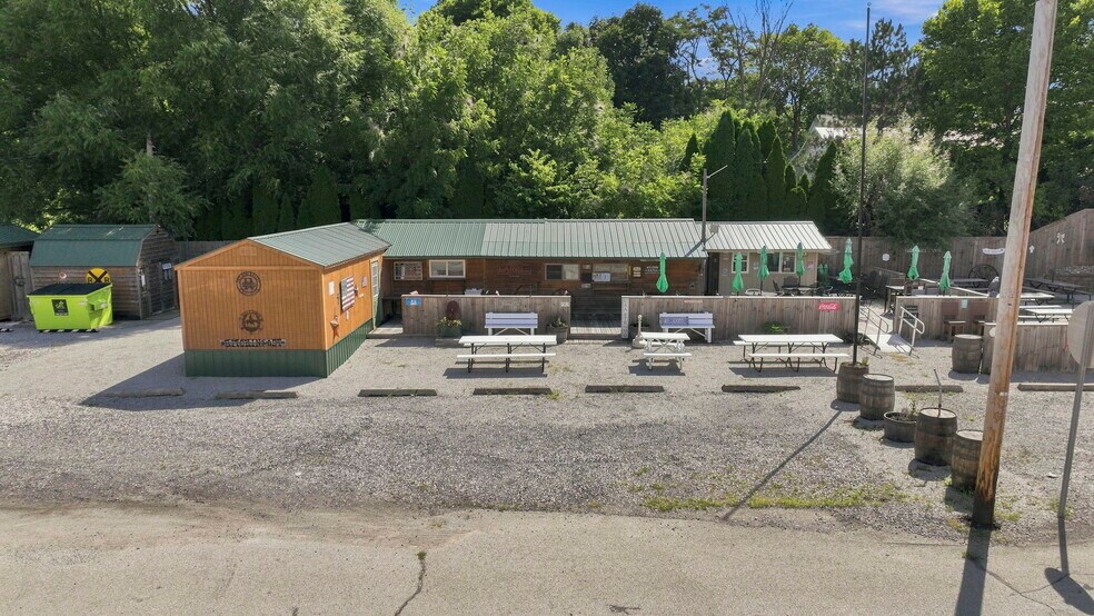 Primary Photo Of 109 Center St, Larwill Restaurant For Sale
