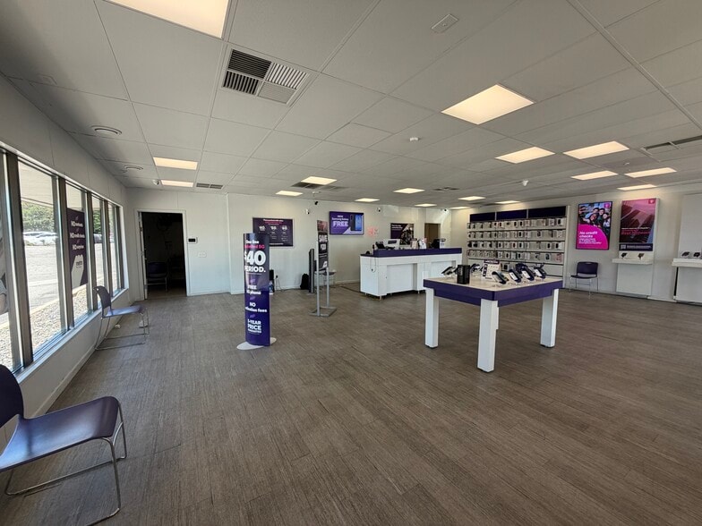 More Photos Of 2295 S Chambers Rd, Aurora Unknown For Lease