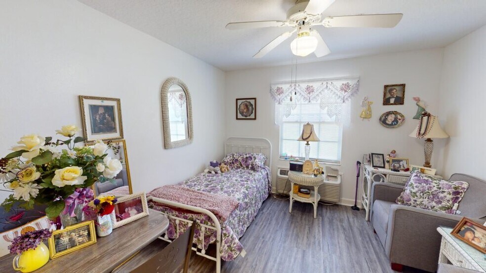 More Photos Of 12 E Grove Ave, Lake Wales Assisted Living For Sale