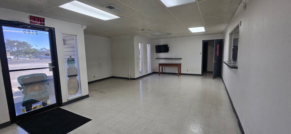 More Photos Of 2100 Highway 365, Nederland Medical For Sale