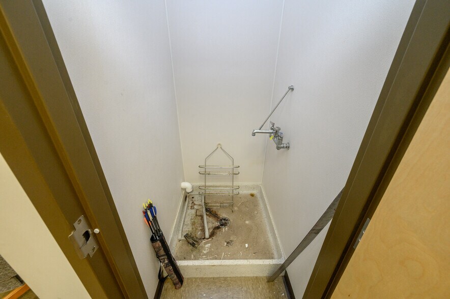 More Photos Of 612 Mount Pleasant Ave, West Orange Veterinarian Kennel For Sale