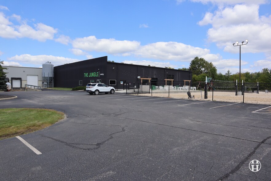 More Photos Of 16707 Southpark Dr, Westfield Warehouse For Lease