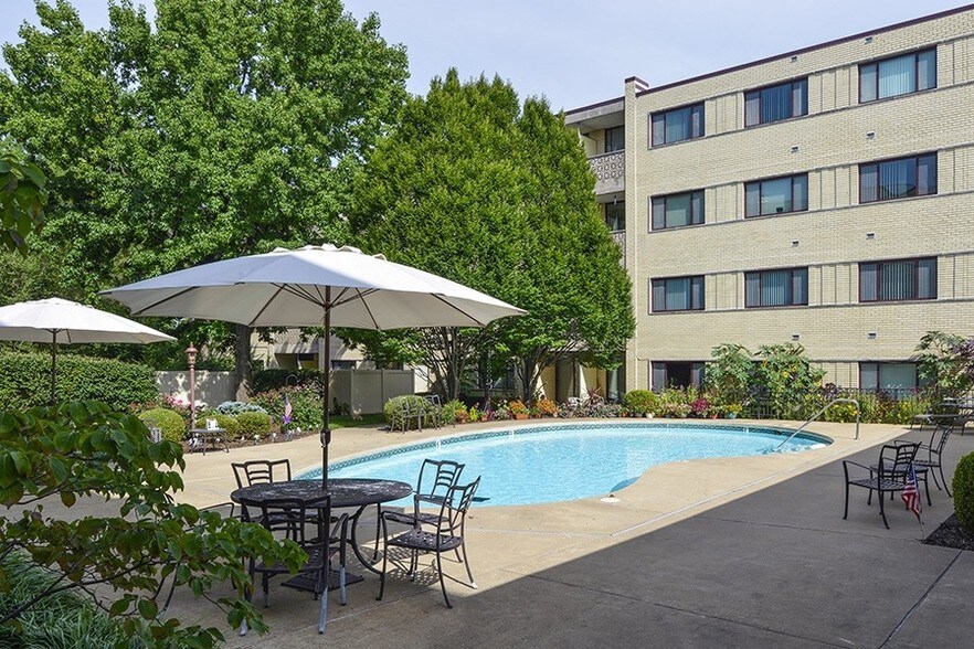 More Photos Of 1001 N McKnight Rd, Saint Louis Apartments For Sale