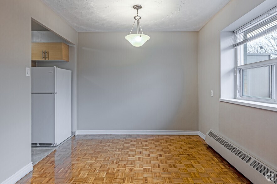 More Photos Of 345 Lakeshore Rd W, Mississauga Apartments For Lease