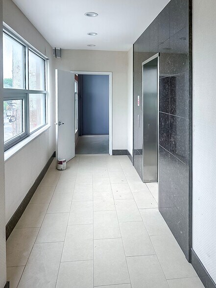 More Photos Of 526 Richmond Ter, Staten Island Warehouse For Lease