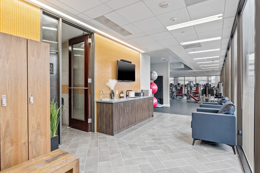 More Photos Of 2550 N Loop Fwy W, Houston Office For Lease