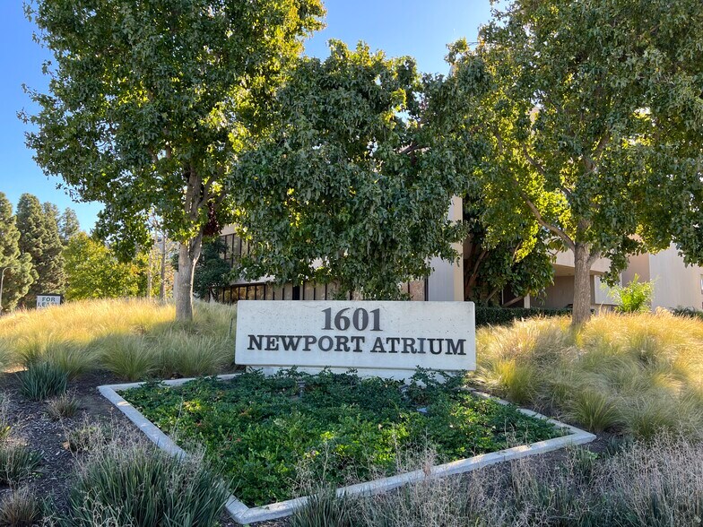 More Photos Of 1601 Dove St, Newport Beach Medical For Lease