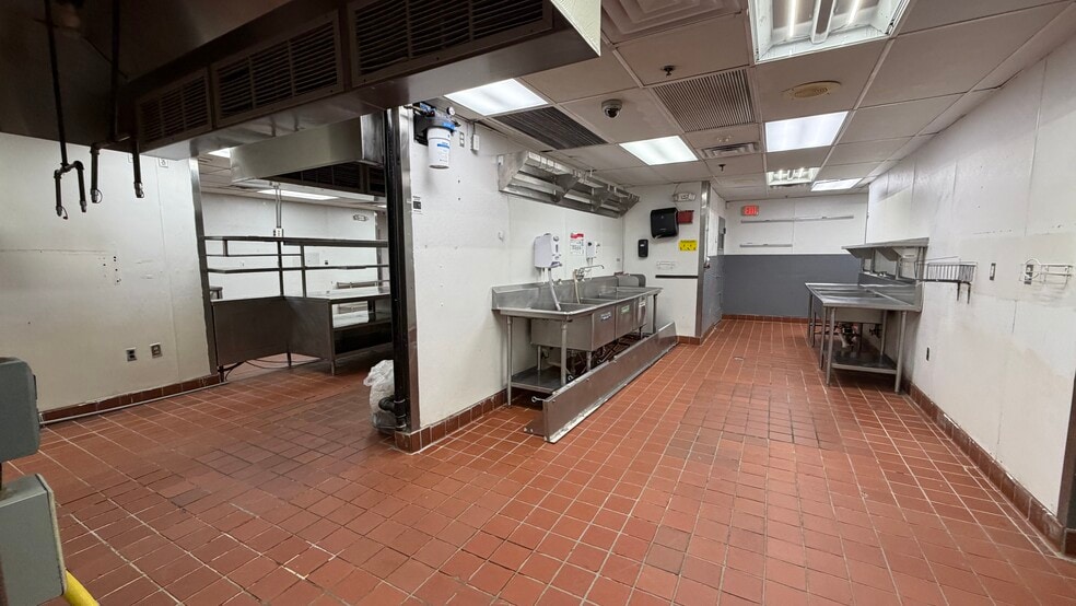 More Photos Of 2124-2162 Merrick Ave, Merrick Unknown For Lease