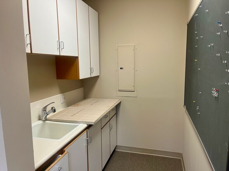 More Photos Of 15751 Rockfield Blvd, Irvine Medical For Lease