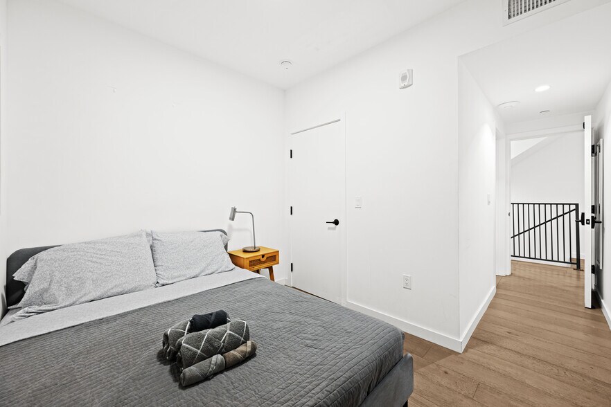 More Photos Of 2301 S Cloverdale Ave, Los Angeles Apartments For Sale