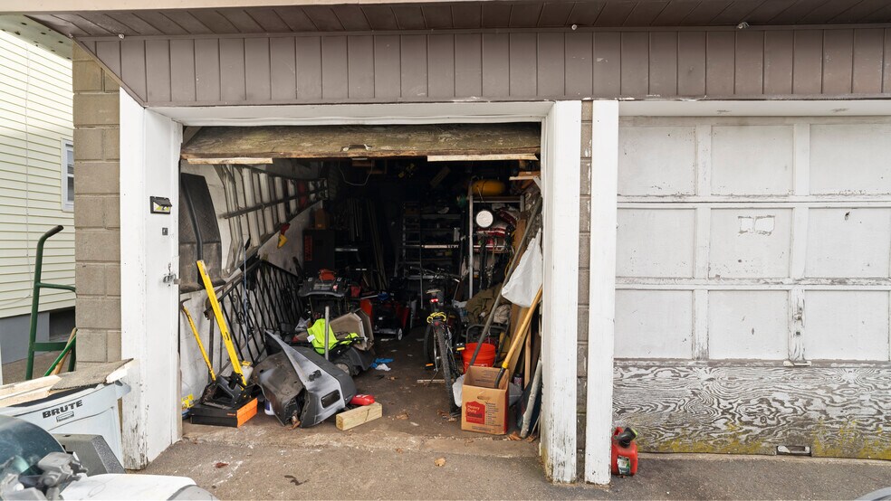 More Photos Of 124 Waterman Ave, East Providence Apartments For Sale