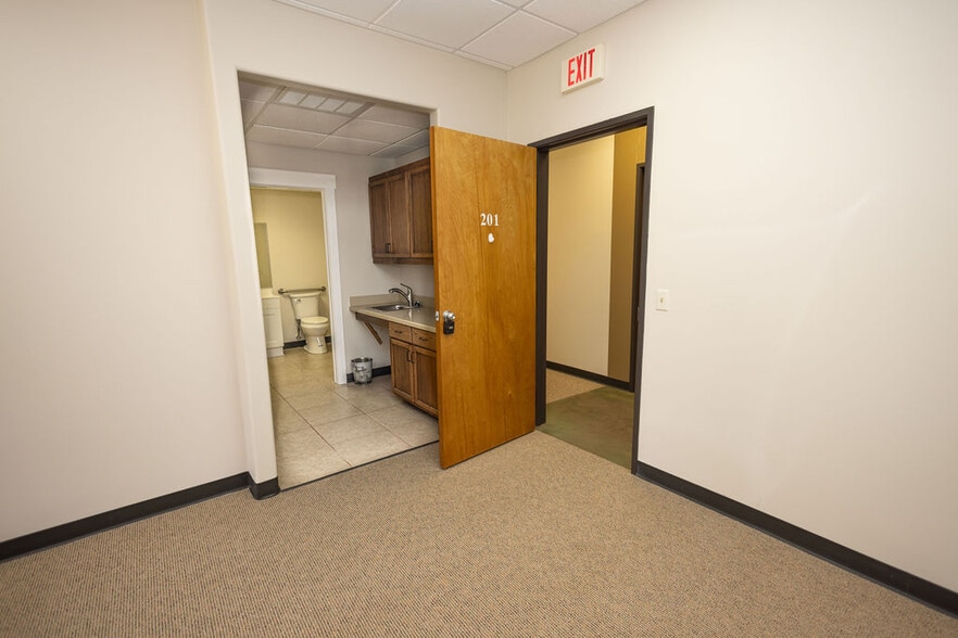 More Photos Of 20550 Townsen Blvd, Humble Loft Creative Space For Sale