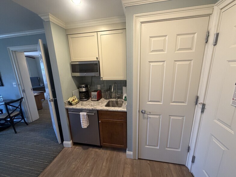 More Photos Of 22 Mountain dr, Lincoln Multifamily For Sale