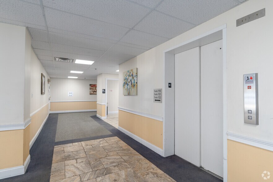 More Photos Of 190 N Evergreen Ave, Woodbury Office For Lease