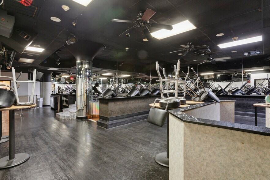 More Photos Of 1900 S Christopher Columbus Blvd, Philadelphia Freestanding For Sale