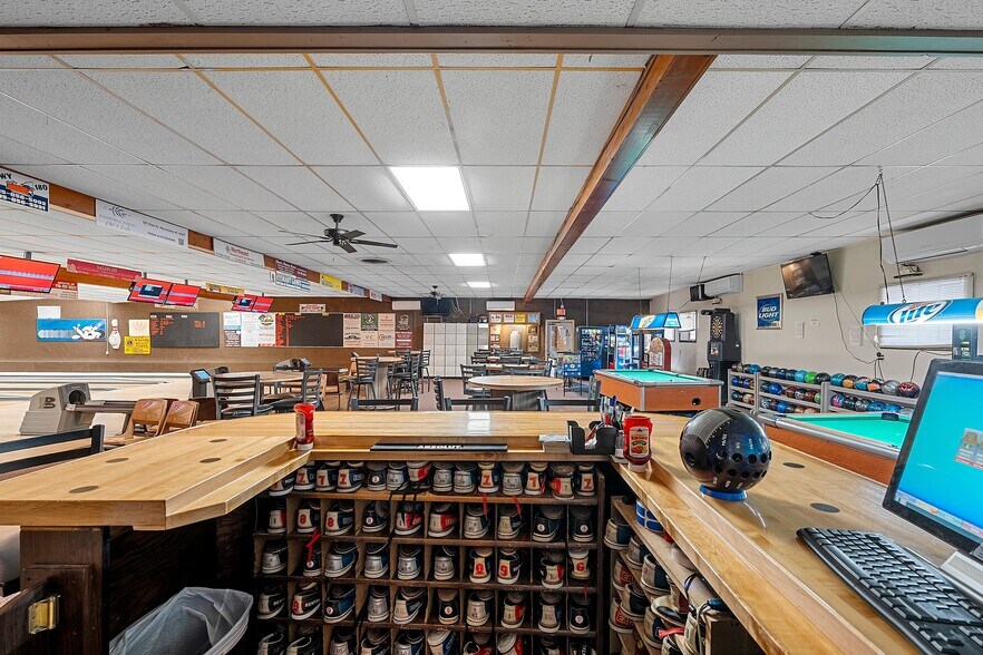 More Photos Of 326 Main St, Wausaukee Bowling Alley For Sale