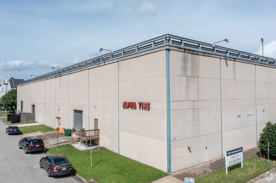 More Photos Of 2929 Mckinney St, Houston Showroom For Lease