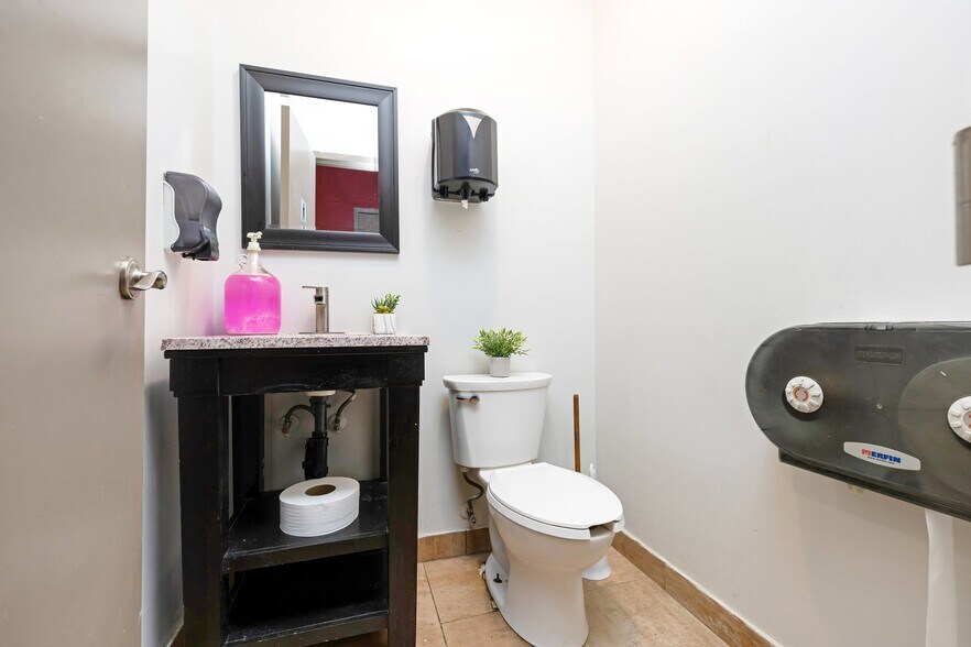 More Photos Of 470 Chrysler Dr, Brampton Storefront For Sale