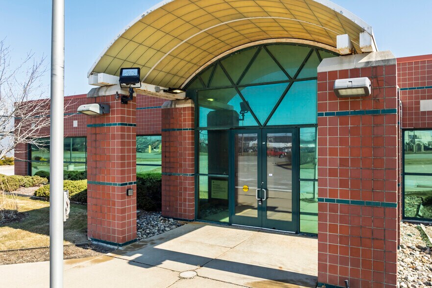 More Photos Of 30730 Groesbeck Hwy, Roseville Bank For Sale