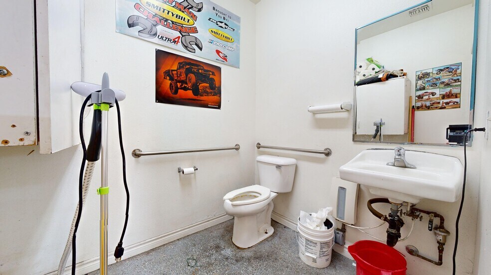 More Photos Of 3495 W Lake Mead Blvd, North Las Vegas Warehouse For Sale