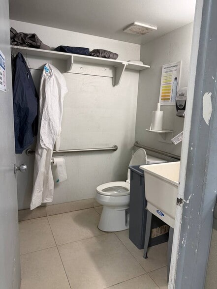 More Photos Of 2200-2202 NW 93rd Ave, Miami Warehouse For Lease