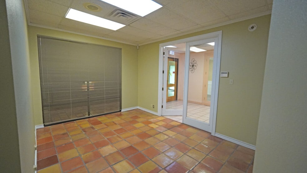 More Photos Of 16410 Blanco Rd, San Antonio Office For Lease