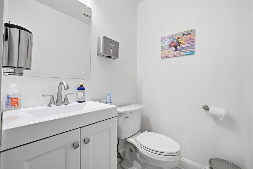 More Photos Of 5520-5532 Hempstead Way, Springfield Office For Sale
