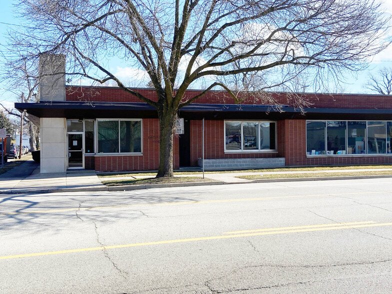 Primary Photo Of 2628 S Michigan St, South Bend Office For Lease