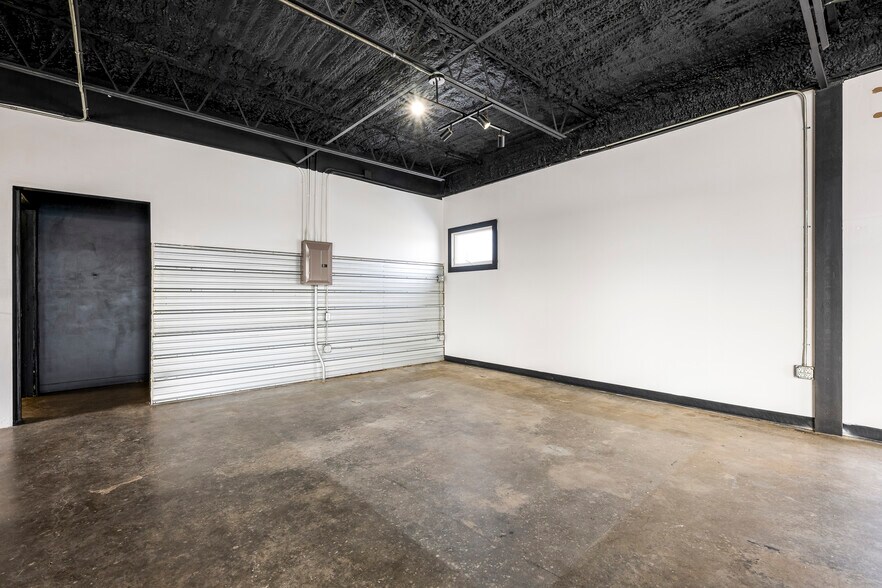 More Photos Of 216 E Poplar St, Rogers Loft Creative Space For Lease