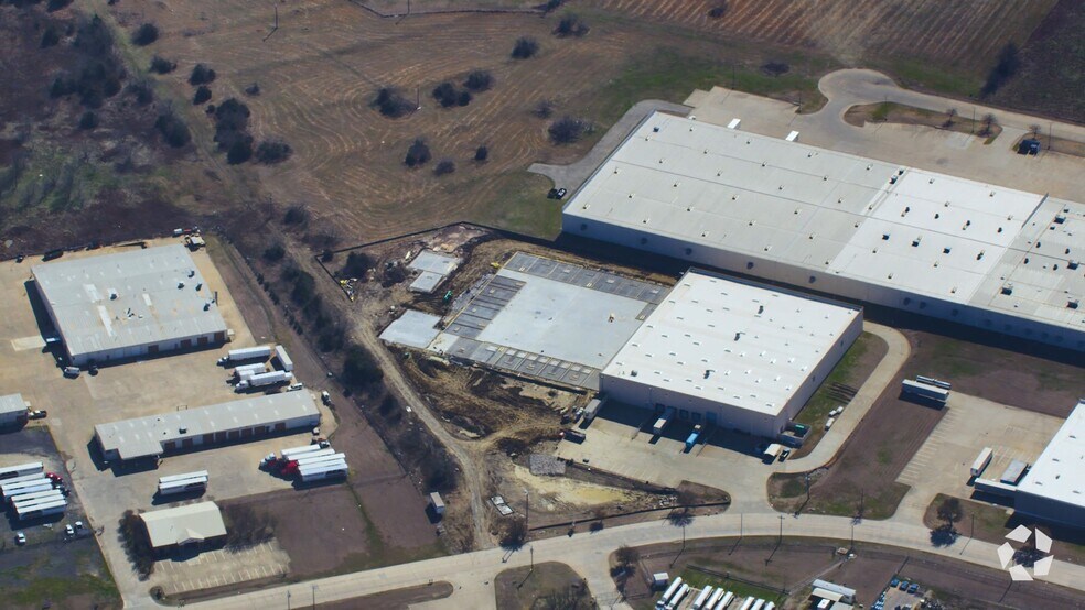 Primary Photo Of 303 Metro Dr, Terrell Manufacturing For Lease