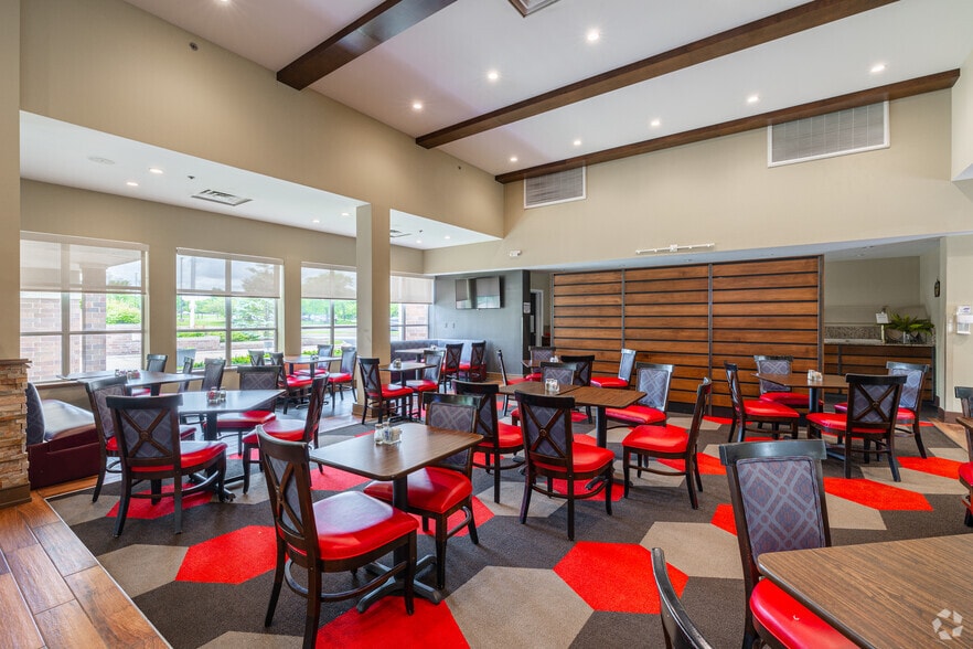More Photos Of 900 W Lake Cook Rd, Buffalo Grove Hotel For Sale