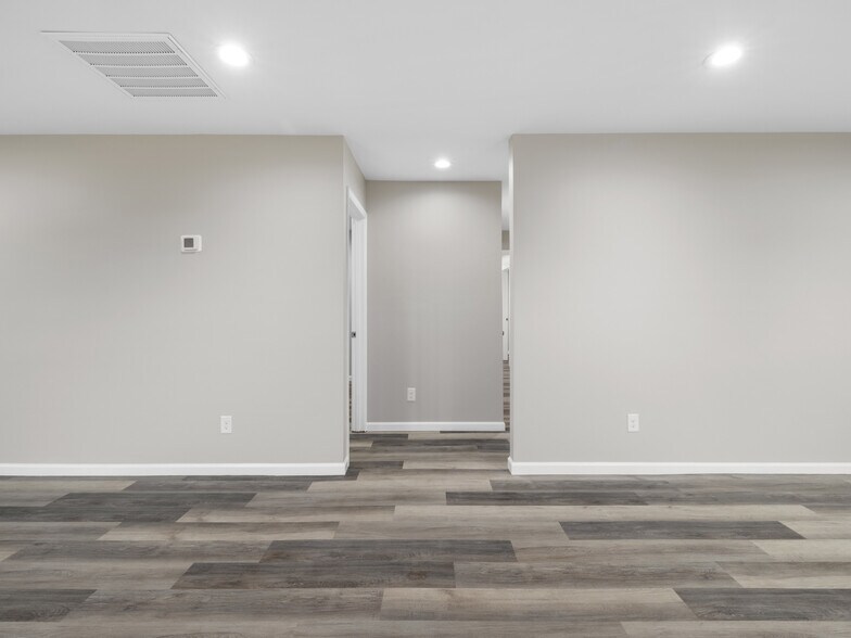 More Photos Of 3261 New Bern Hwy, Jacksonville Light Distribution For Sale