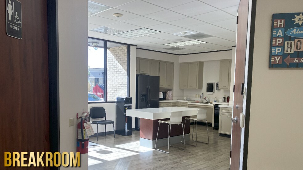 More Photos Of 535 E Fernhurst Dr, Katy Office For Sale