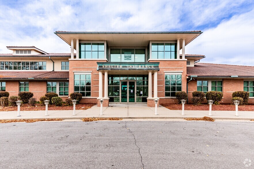 More Photos Of 4901 NE Lakewood Way, Lee's Summit Office For Sale