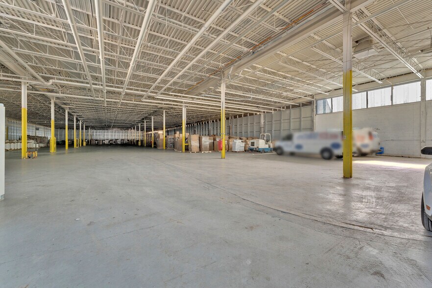 More Photos Of 3324 Marentette Av, Windsor Warehouse For Lease
