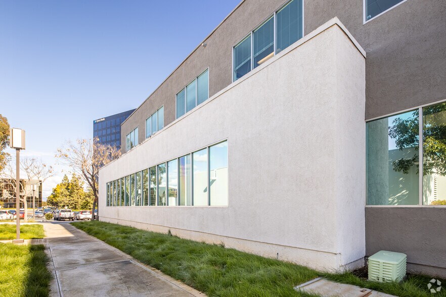 More Photos Of 19772 MacArthur Blvd, Irvine Unknown For Lease