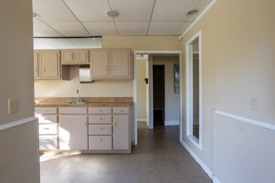 More Photos Of 15835 Pomerado Rd, Poway Unknown For Lease