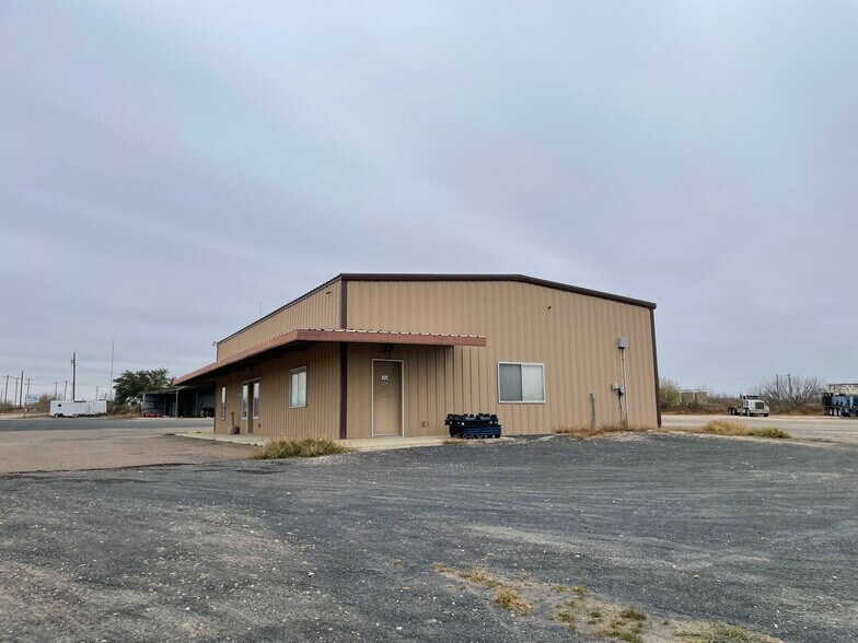 More Photos Of 2075 FM 186, Carrizo Springs Truck Terminal For Sale