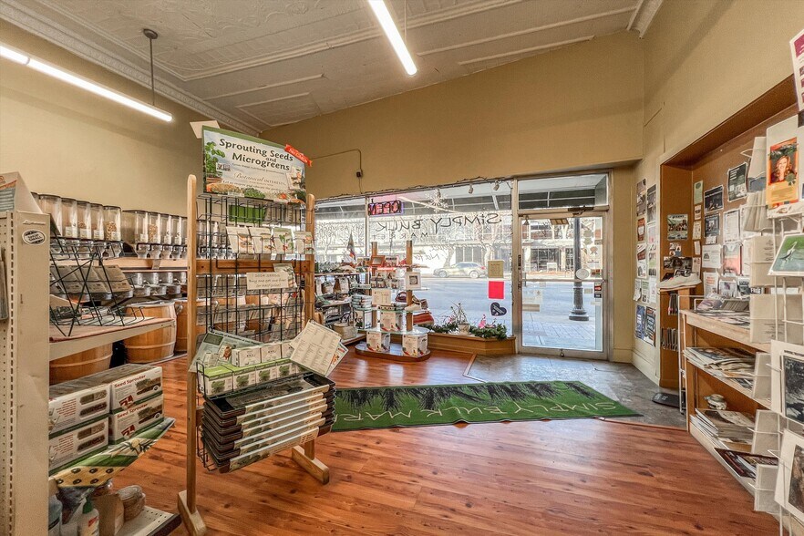 More Photos Of 418-420 Main St, Longmont Storefront For Sale