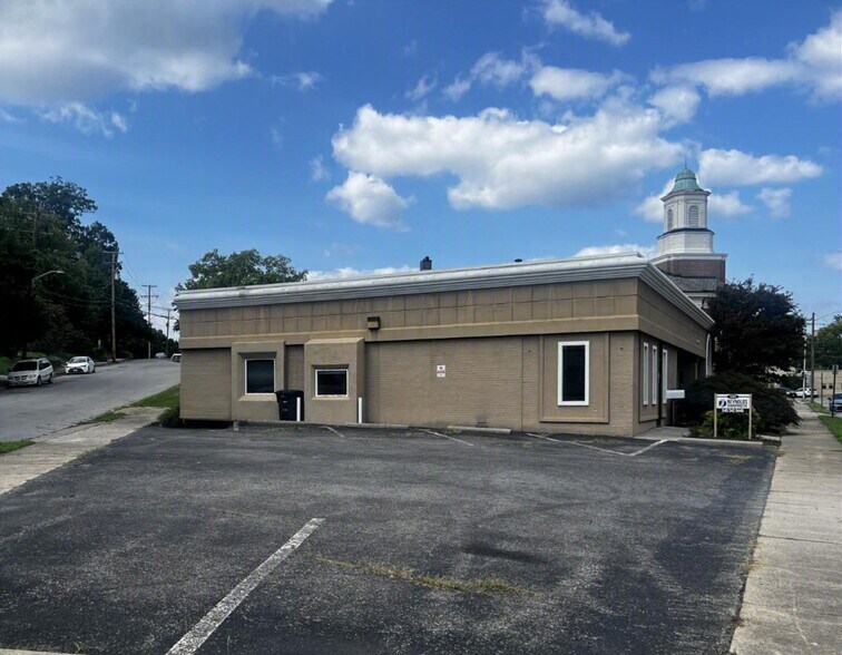 More Photos Of 1225 Maple Ave SW, Roanoke Medical For Sale