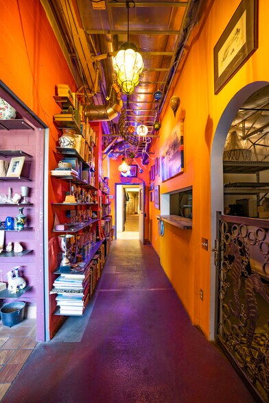 More Photos Of 2005 Wall St, Dallas Showroom For Lease