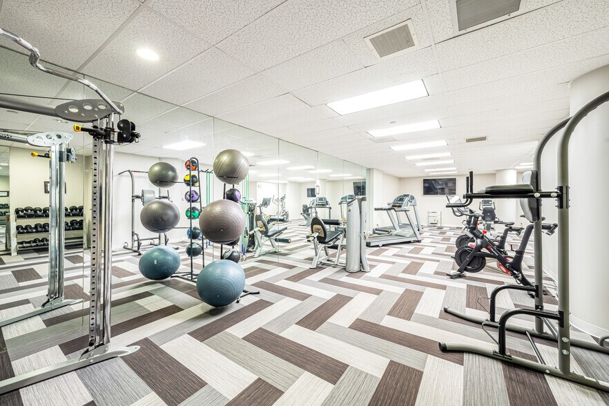 More Photos Of 601 NW Loop 410, San Antonio Office For Lease