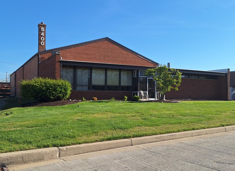 Primary Photo Of 5400 W 111th St, Oak Lawn Warehouse For Sale