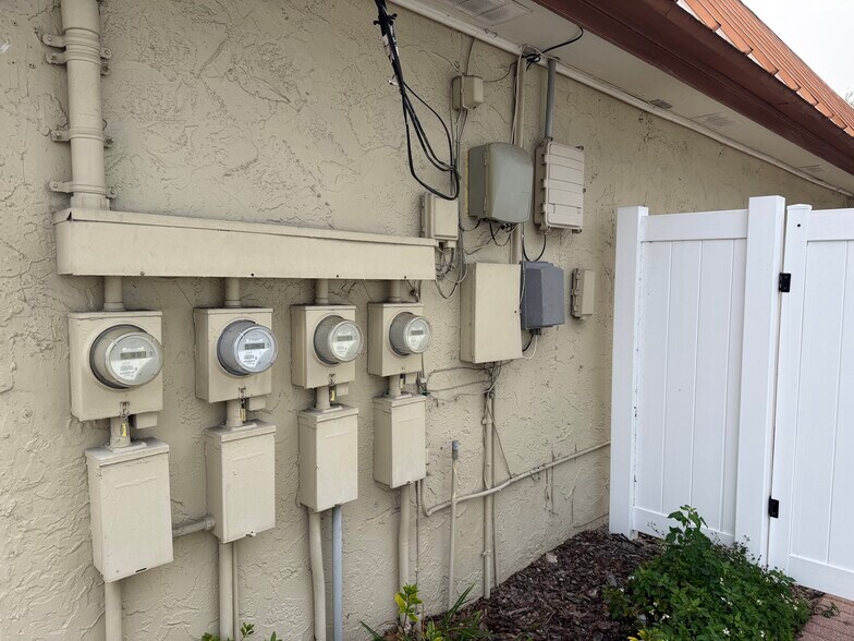 More Photos Of 1302 W Busch Blvd, Tampa Office For Sale