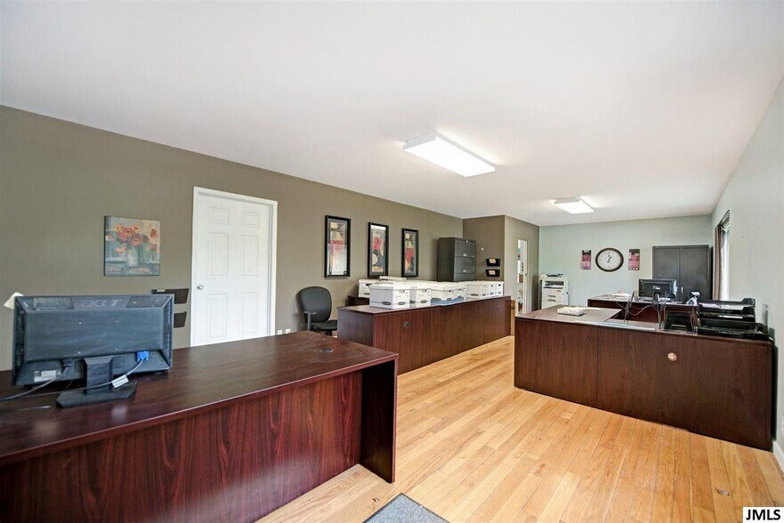 More Photos Of 3600 Spring Arbor Rd, Jackson Office For Lease